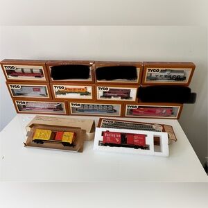 BUNDLE! All 10 Tyco Vintage Model Train Cars, some Original Packaging